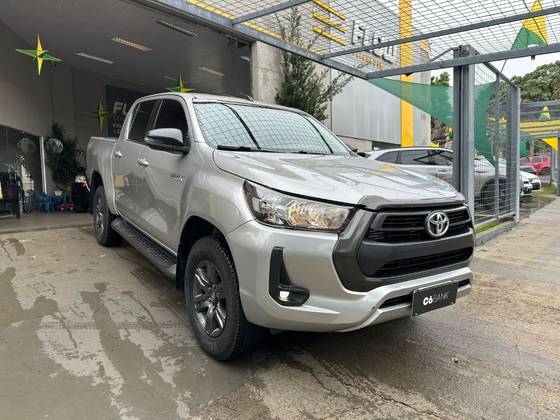 TOYOTA HILUX 2.8 D-4D TURBO DIESEL CD SR 4X4 AUTOMÁTICO